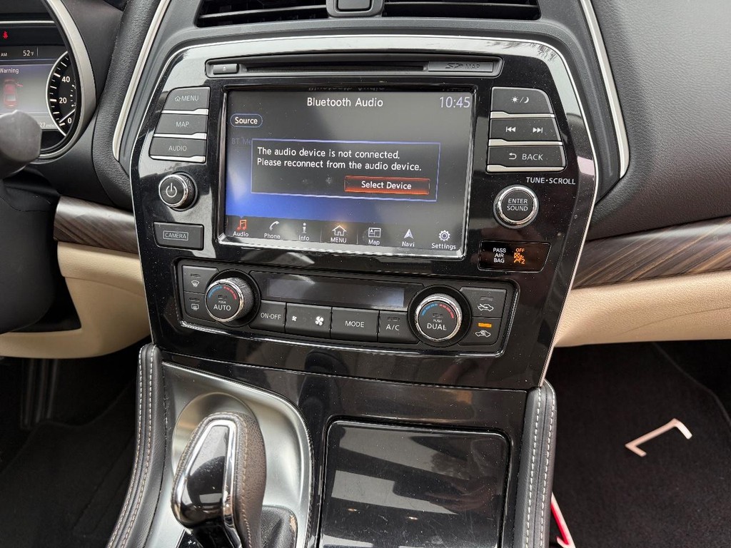 Nissan Maxima Vehicle Full-screen Gallery Image 05