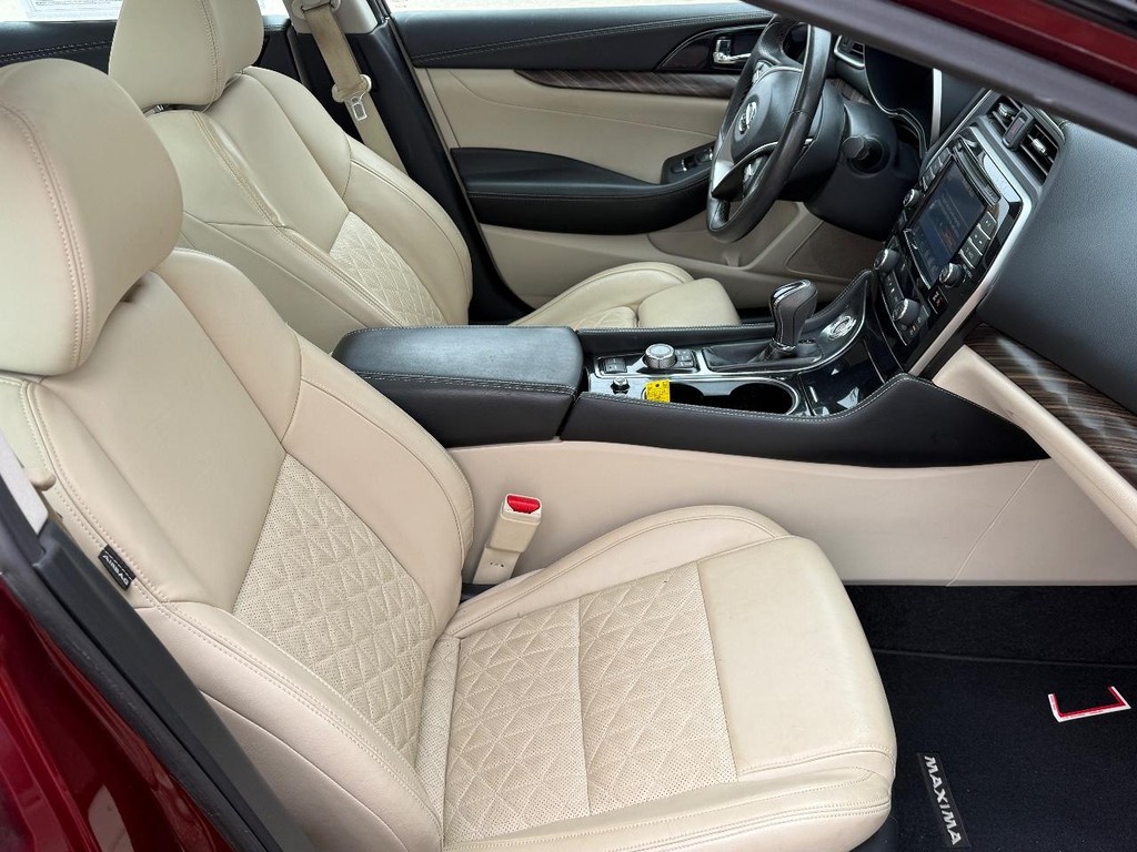 Nissan Maxima Vehicle Full-screen Gallery Image 07