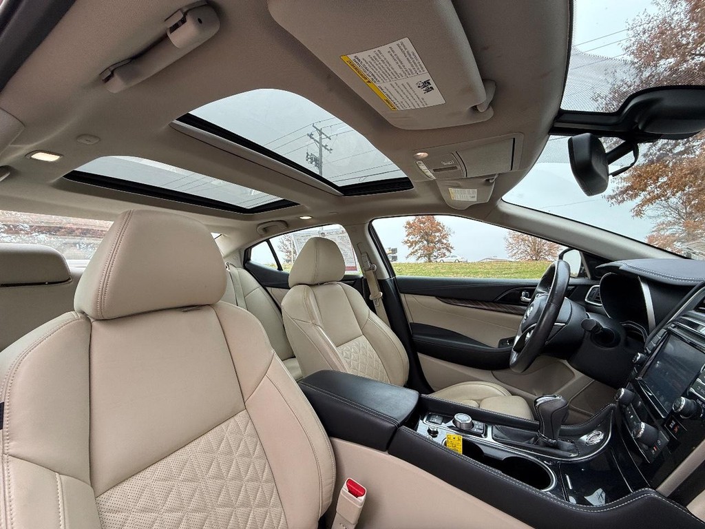 Nissan Maxima Vehicle Full-screen Gallery Image 08