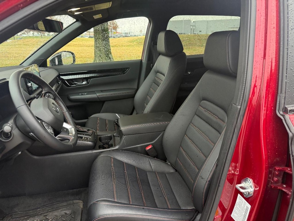 Honda CR-V Hybrid Vehicle Full-screen Gallery Image 02