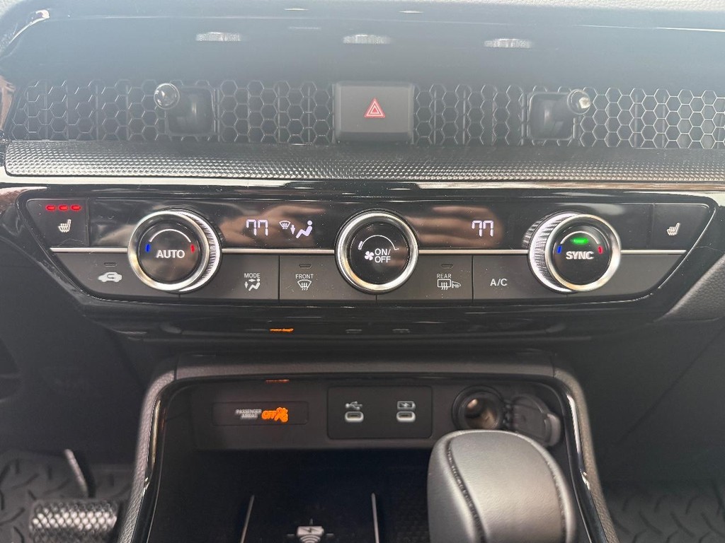 Honda CR-V Hybrid Vehicle Full-screen Gallery Image 03