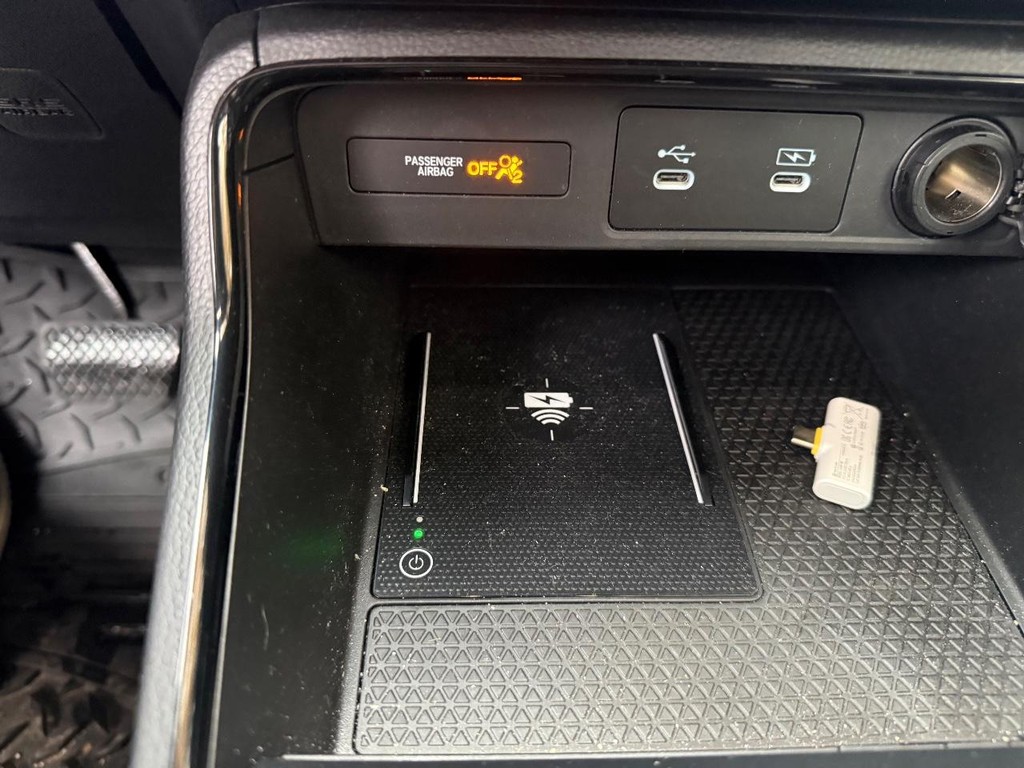 Honda CR-V Hybrid Vehicle Full-screen Gallery Image 04