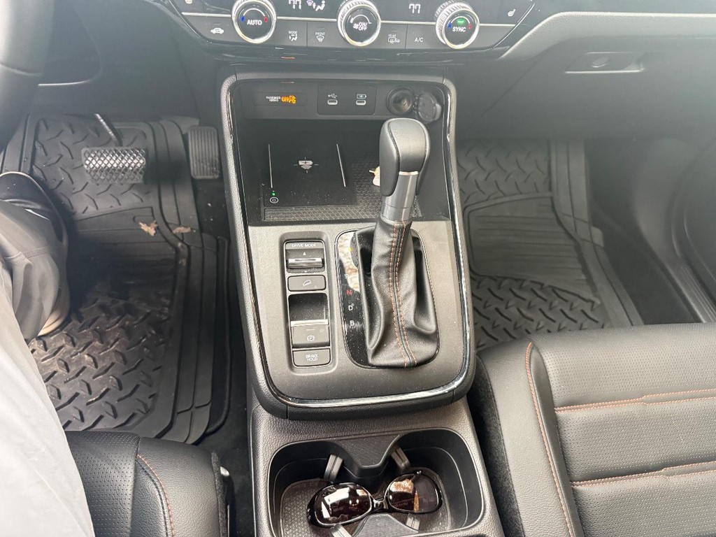 Honda CR-V Hybrid Vehicle Full-screen Gallery Image 05