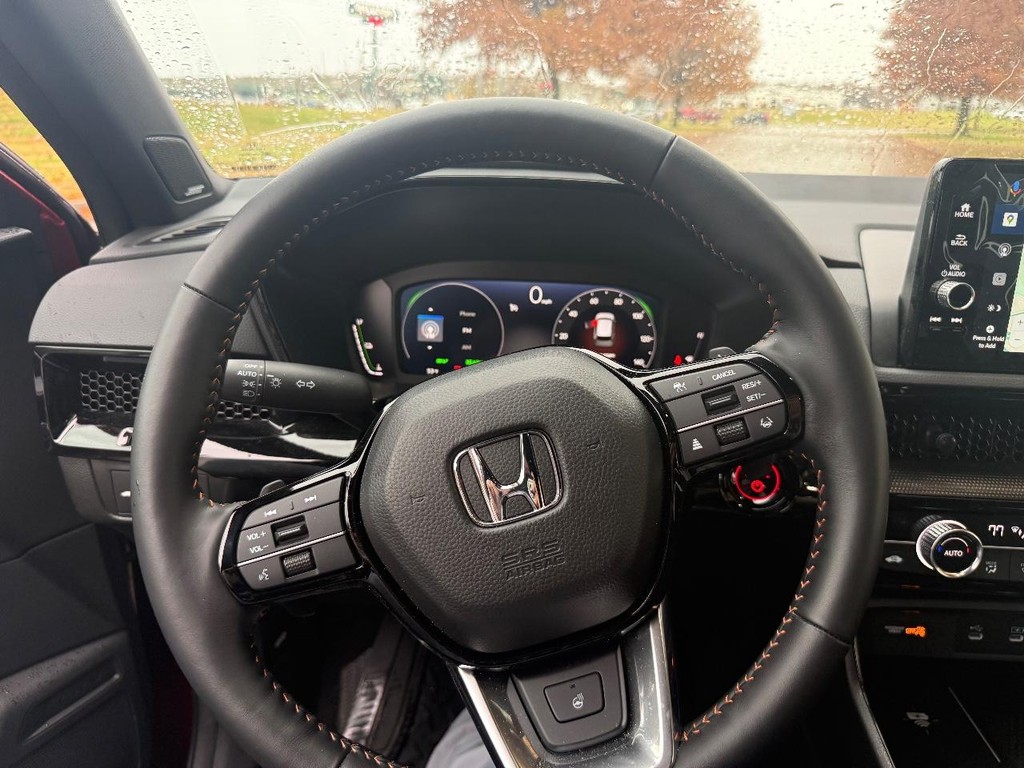 Honda CR-V Hybrid Vehicle Full-screen Gallery Image 09