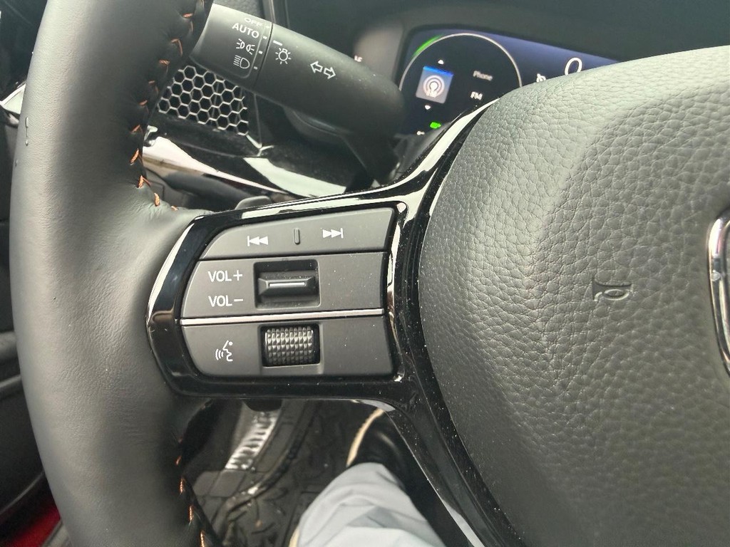 Honda CR-V Hybrid Vehicle Full-screen Gallery Image 12