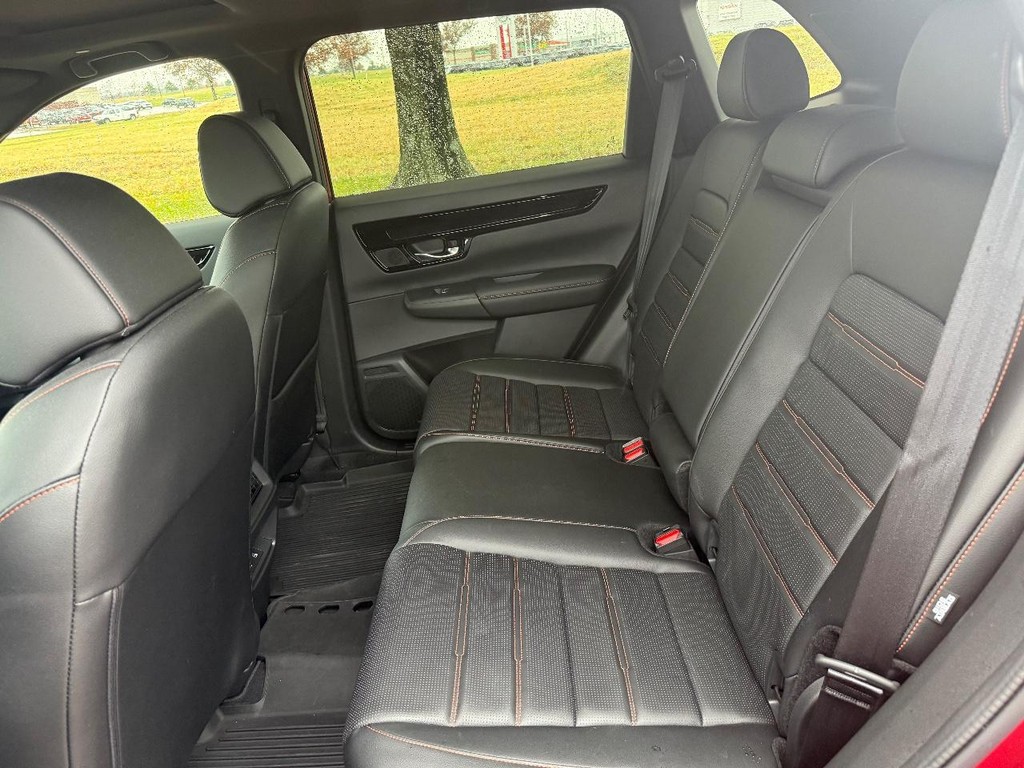 Honda CR-V Hybrid Vehicle Full-screen Gallery Image 15