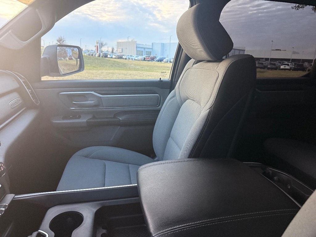 Ram 1500 Vehicle Full-screen Gallery Image 03