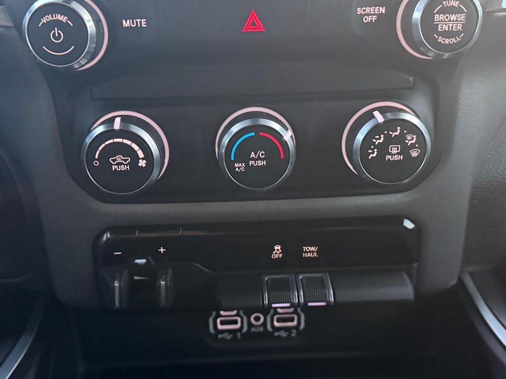 Ram 1500 Vehicle Full-screen Gallery Image 06