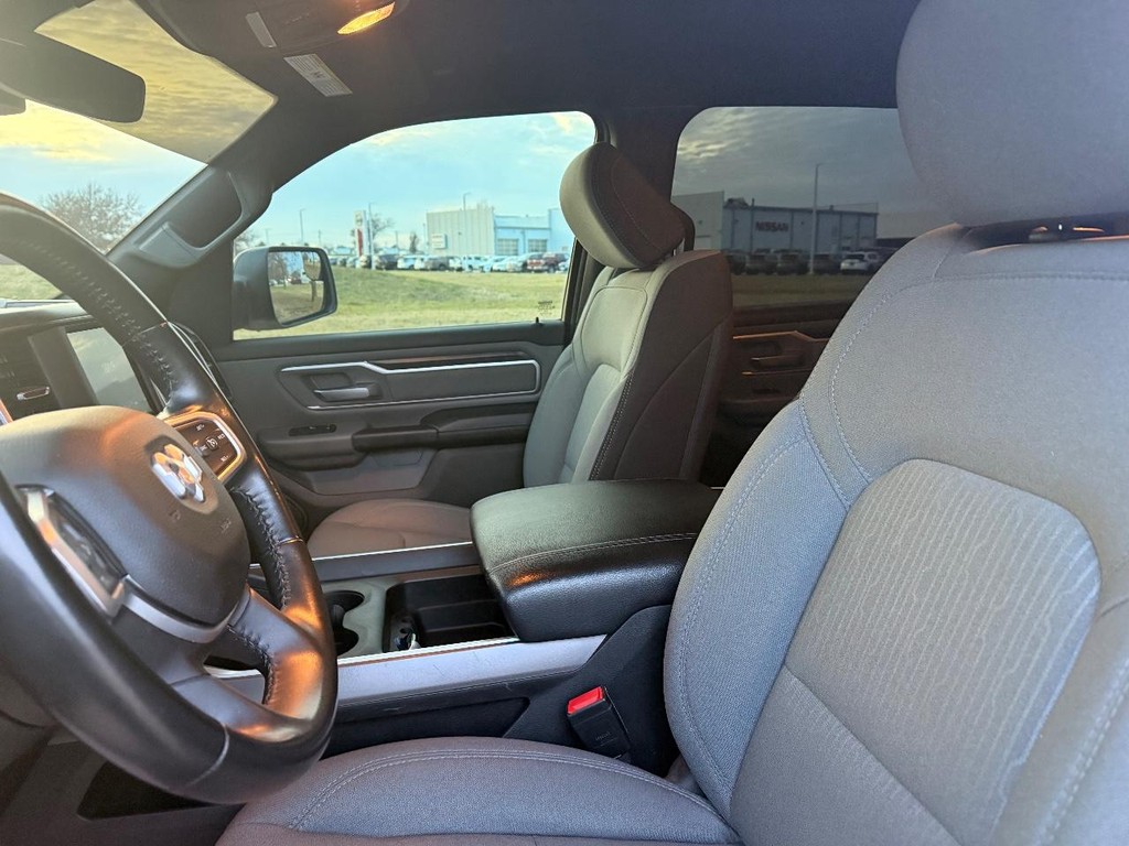 Ram 1500 Vehicle Full-screen Gallery Image 12