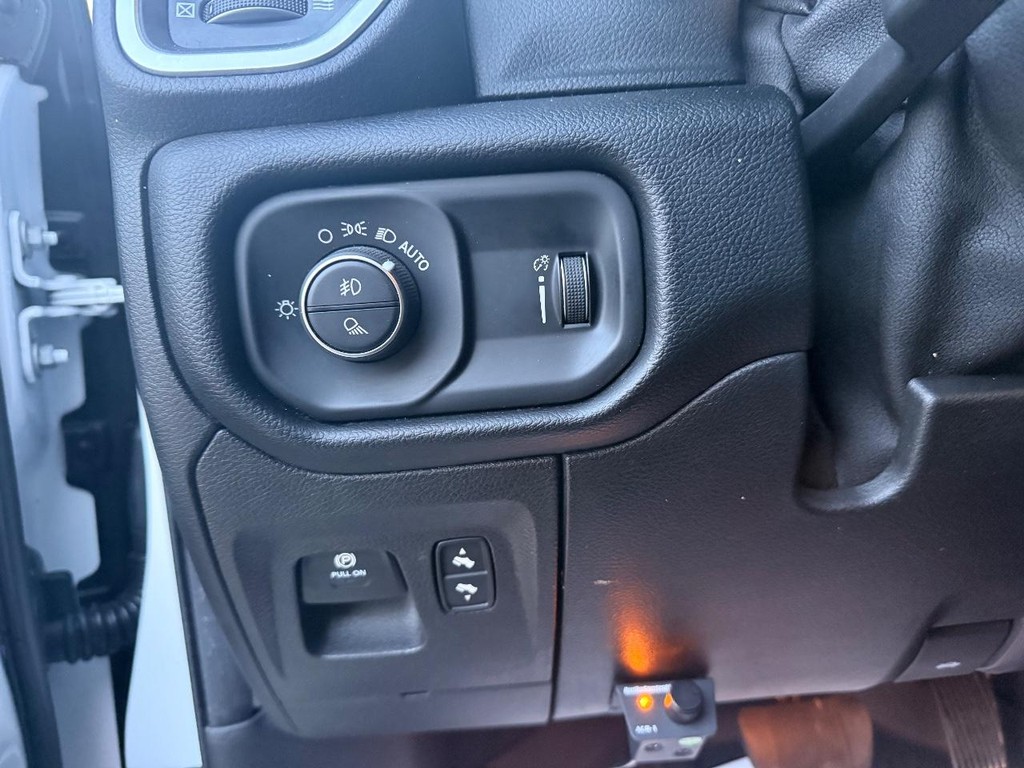 Ram 1500 Vehicle Full-screen Gallery Image 13