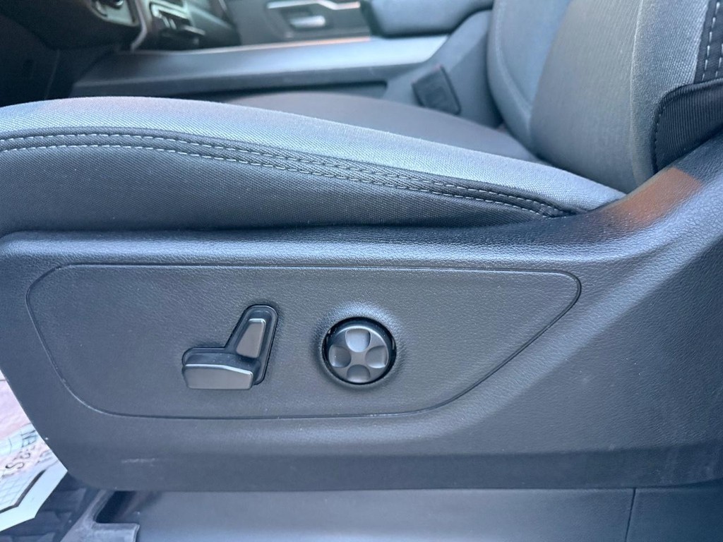 Ram 1500 Vehicle Full-screen Gallery Image 14