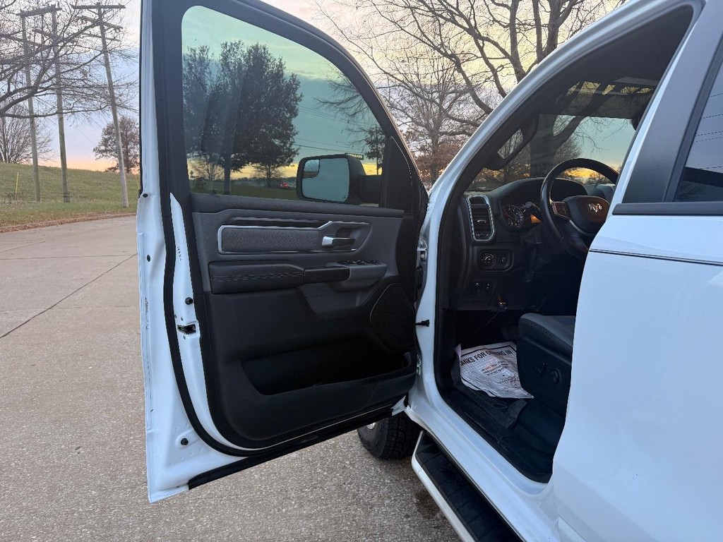 Ram 1500 Vehicle Full-screen Gallery Image 15