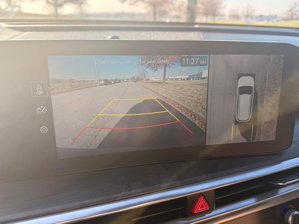 Kia Sorento Vehicle Full-screen Gallery Image 05