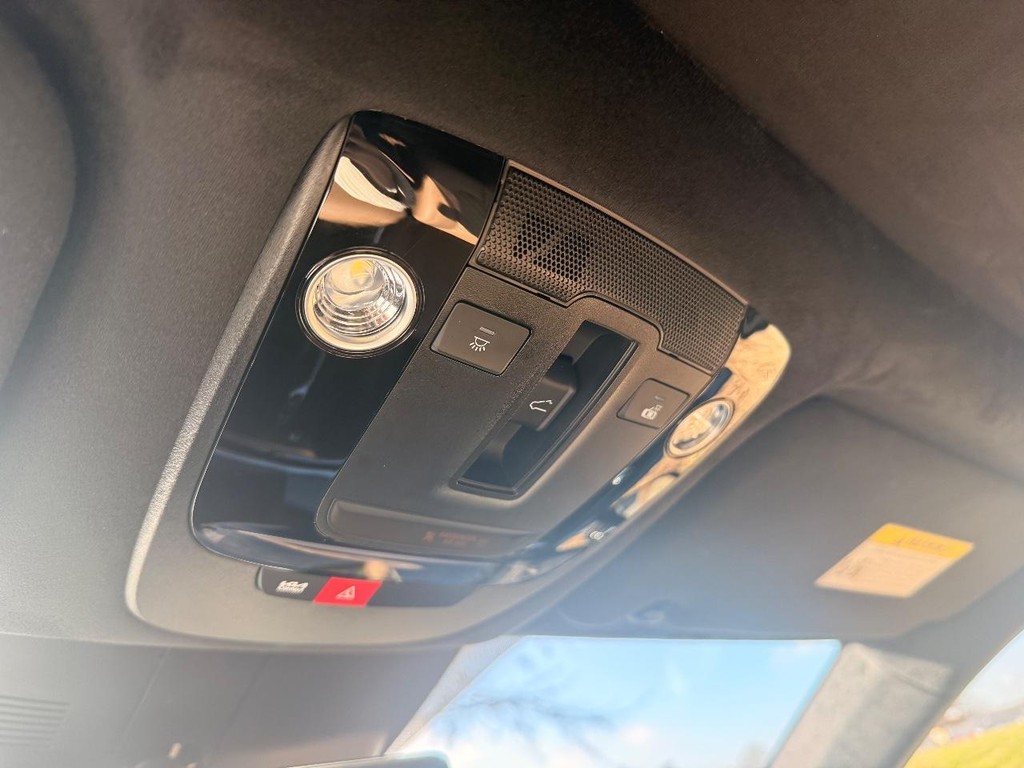 Kia Sorento Vehicle Full-screen Gallery Image 07