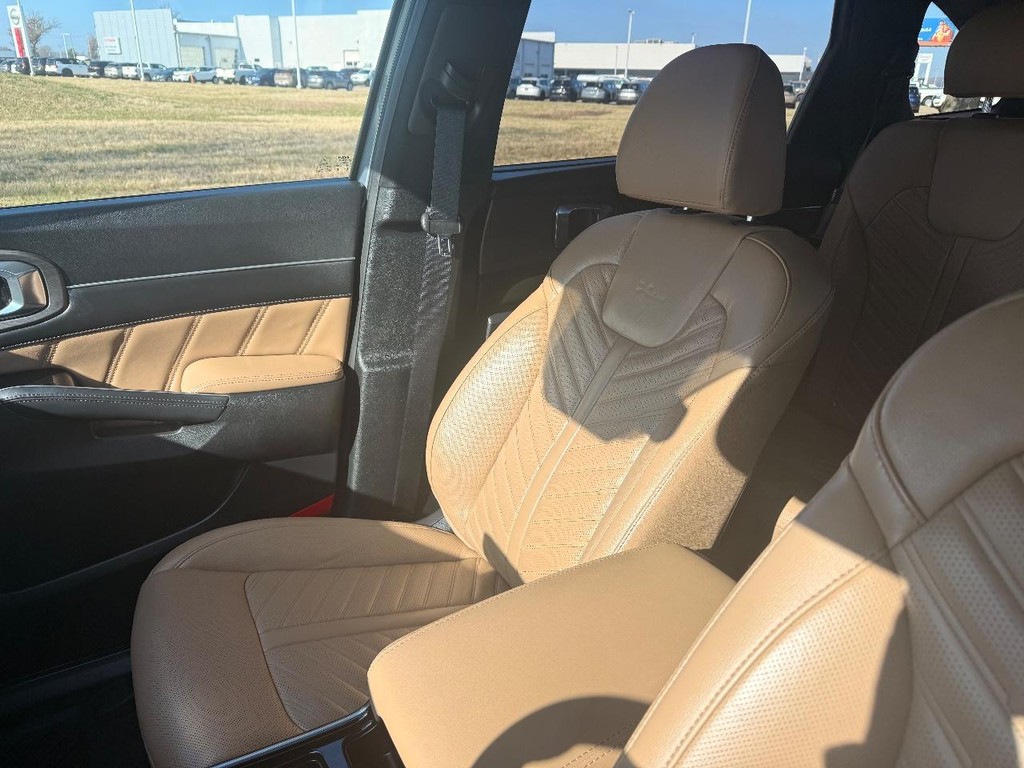 Kia Sorento Vehicle Full-screen Gallery Image 09