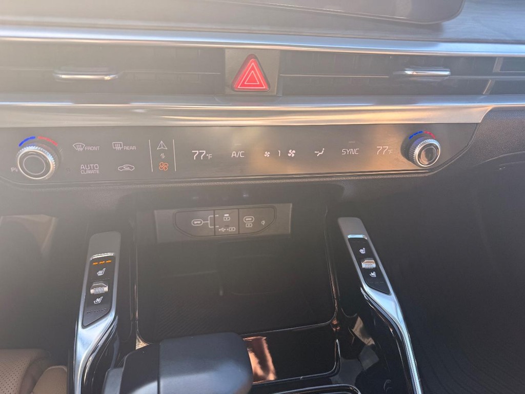 Kia Sorento Vehicle Full-screen Gallery Image 12