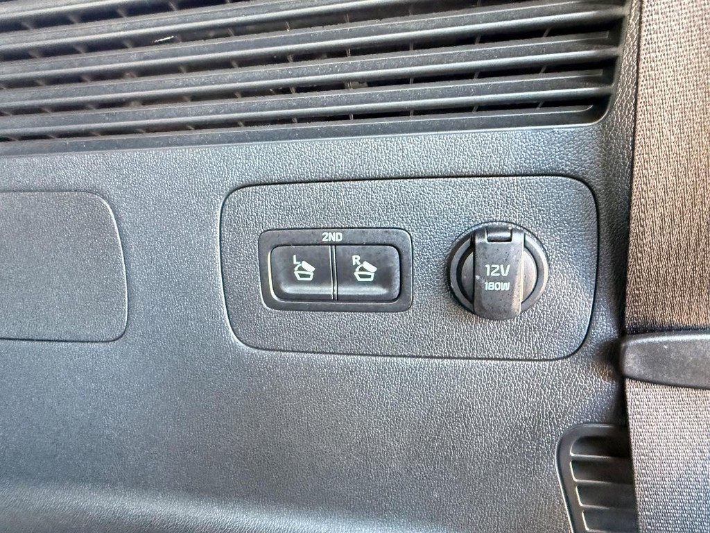 Kia Sorento Vehicle Full-screen Gallery Image 26