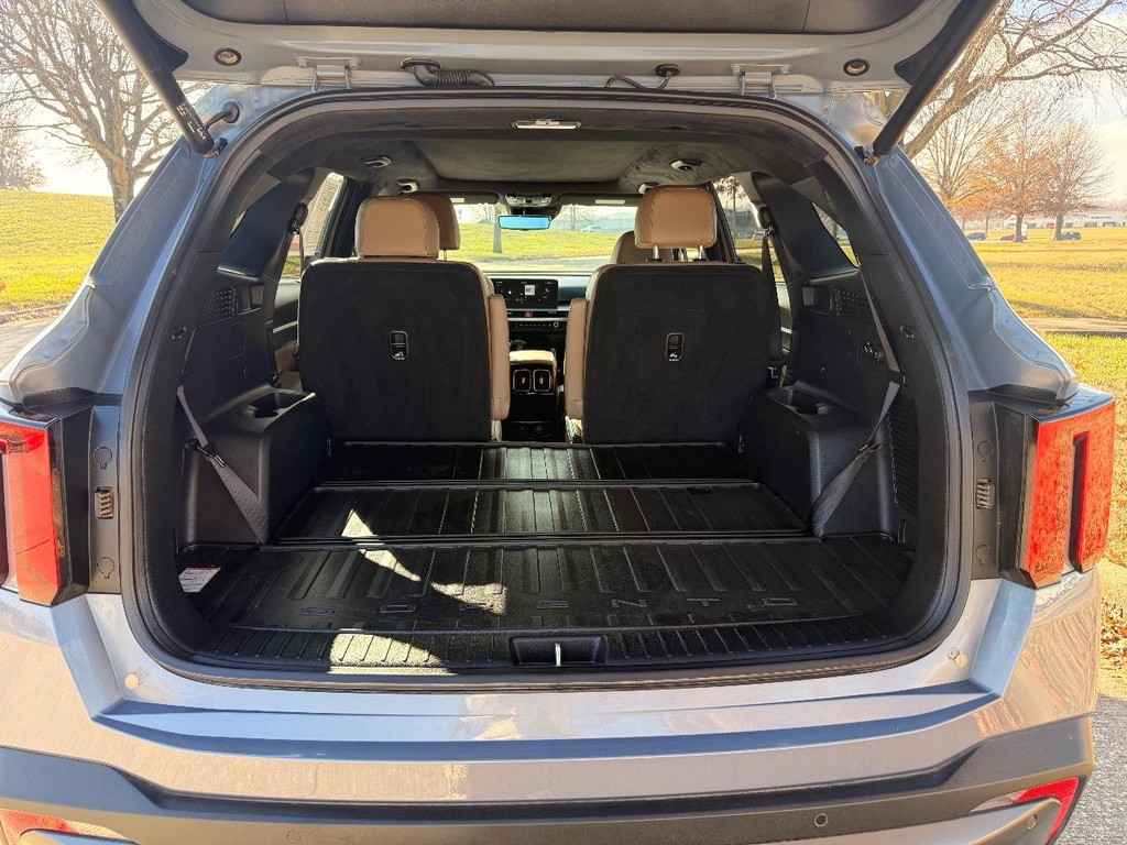 Kia Sorento Vehicle Full-screen Gallery Image 27