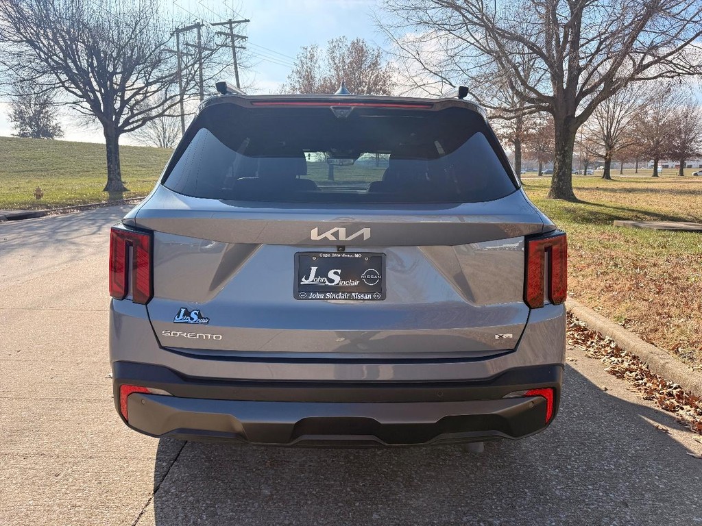 Kia Sorento Vehicle Full-screen Gallery Image 29