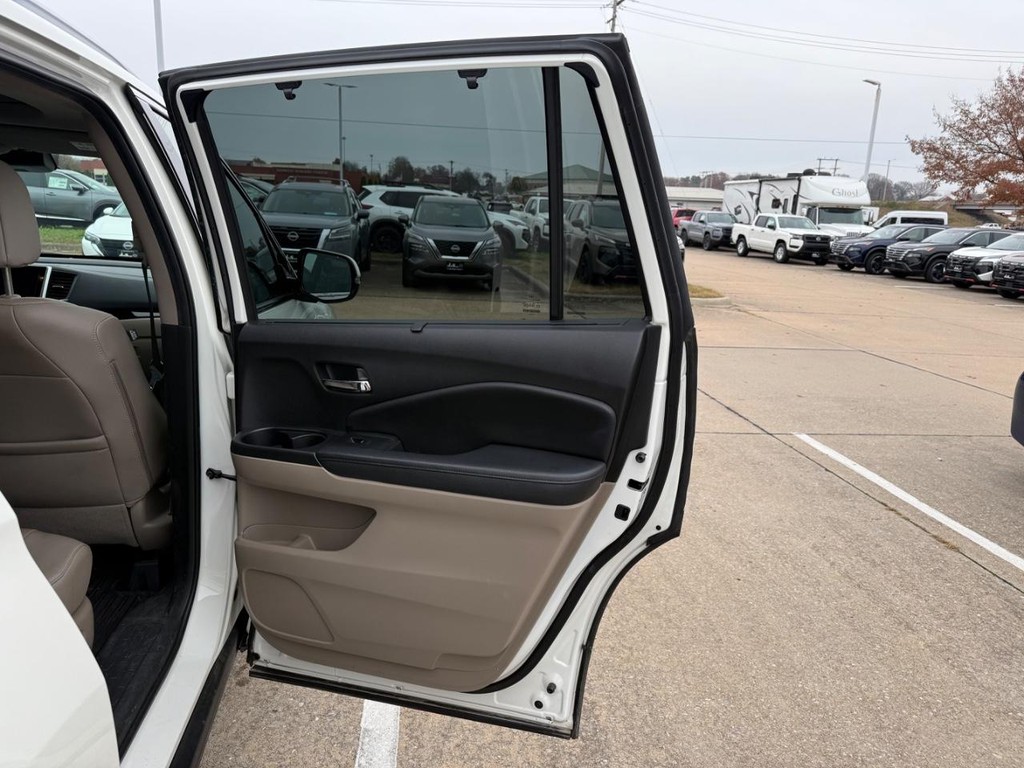 Honda Pilot Vehicle Full-screen Gallery Image 08