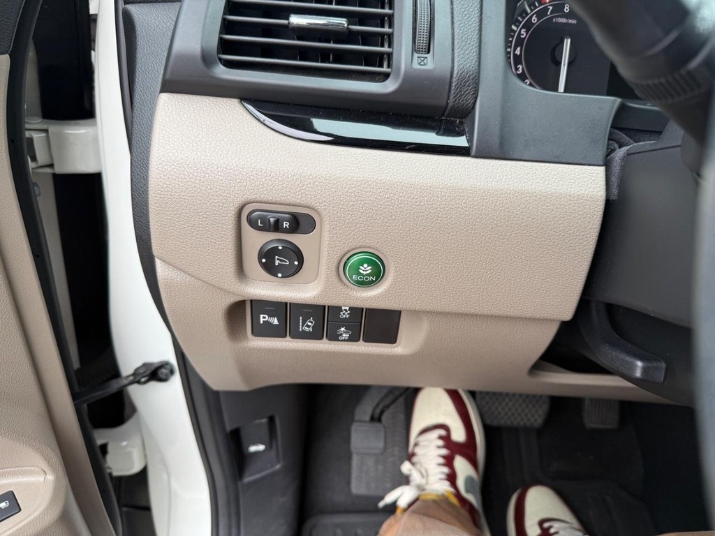 Honda Pilot Vehicle Full-screen Gallery Image 16