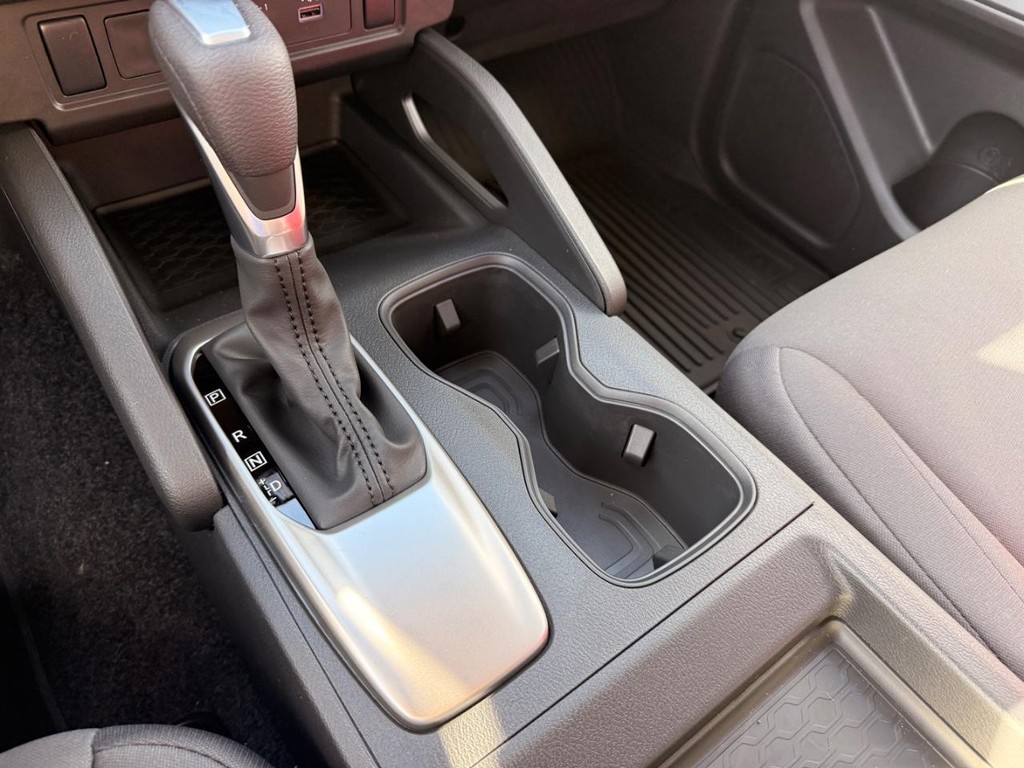 Nissan Frontier Vehicle Full-screen Gallery Image 07