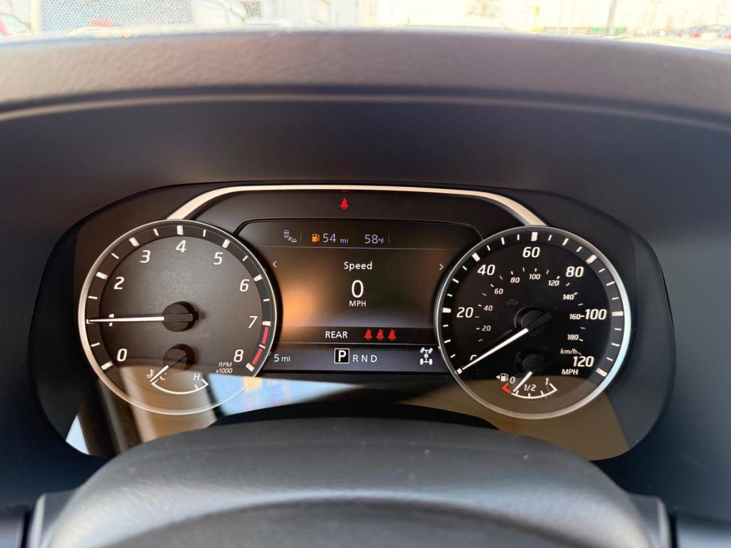 Nissan Frontier Vehicle Full-screen Gallery Image 10