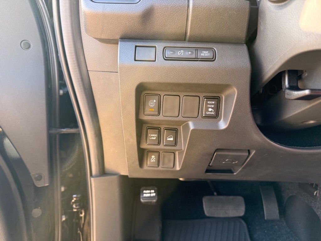 Nissan Frontier Vehicle Full-screen Gallery Image 14