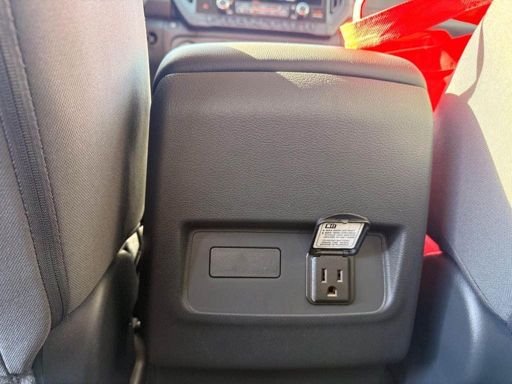 Nissan Frontier Vehicle Full-screen Gallery Image 17