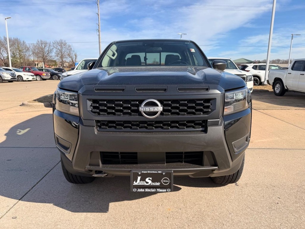 Nissan Frontier Vehicle Full-screen Gallery Image 22