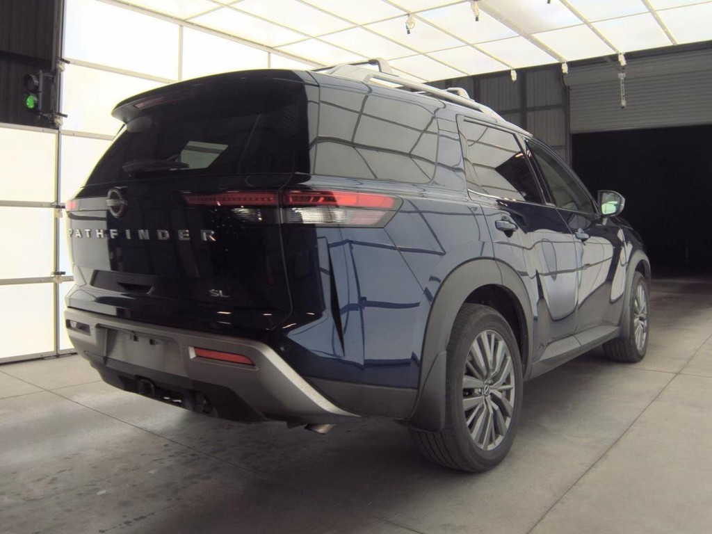 Nissan Pathfinder Vehicle Full-screen Gallery Image 02