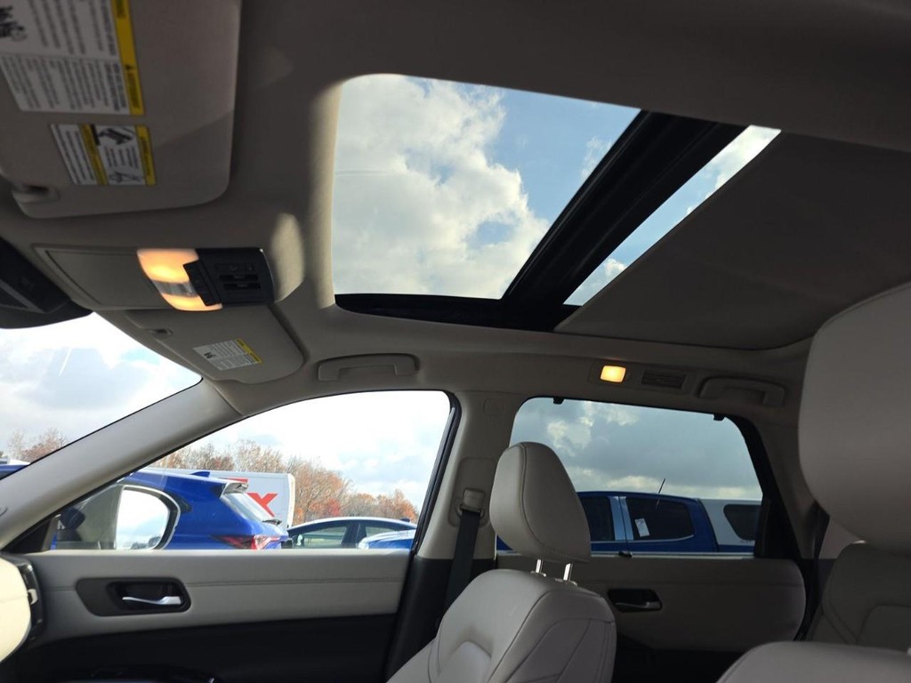 Nissan Pathfinder Vehicle Full-screen Gallery Image 05