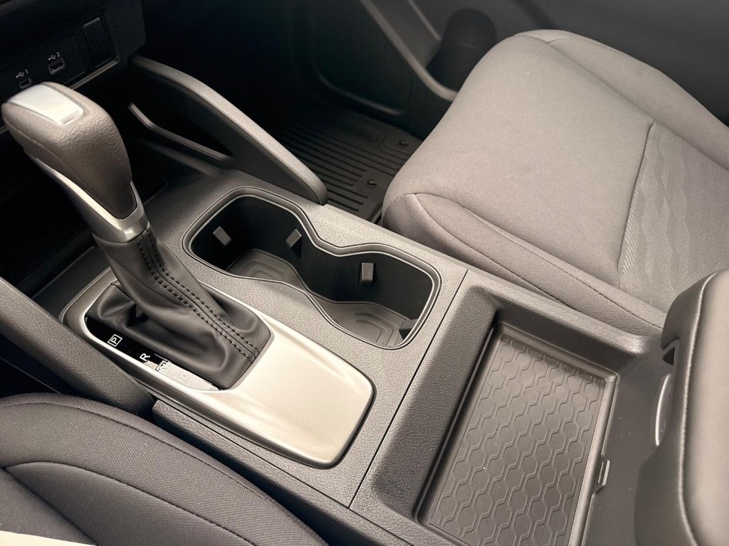 Nissan Frontier Vehicle Full-screen Gallery Image 06