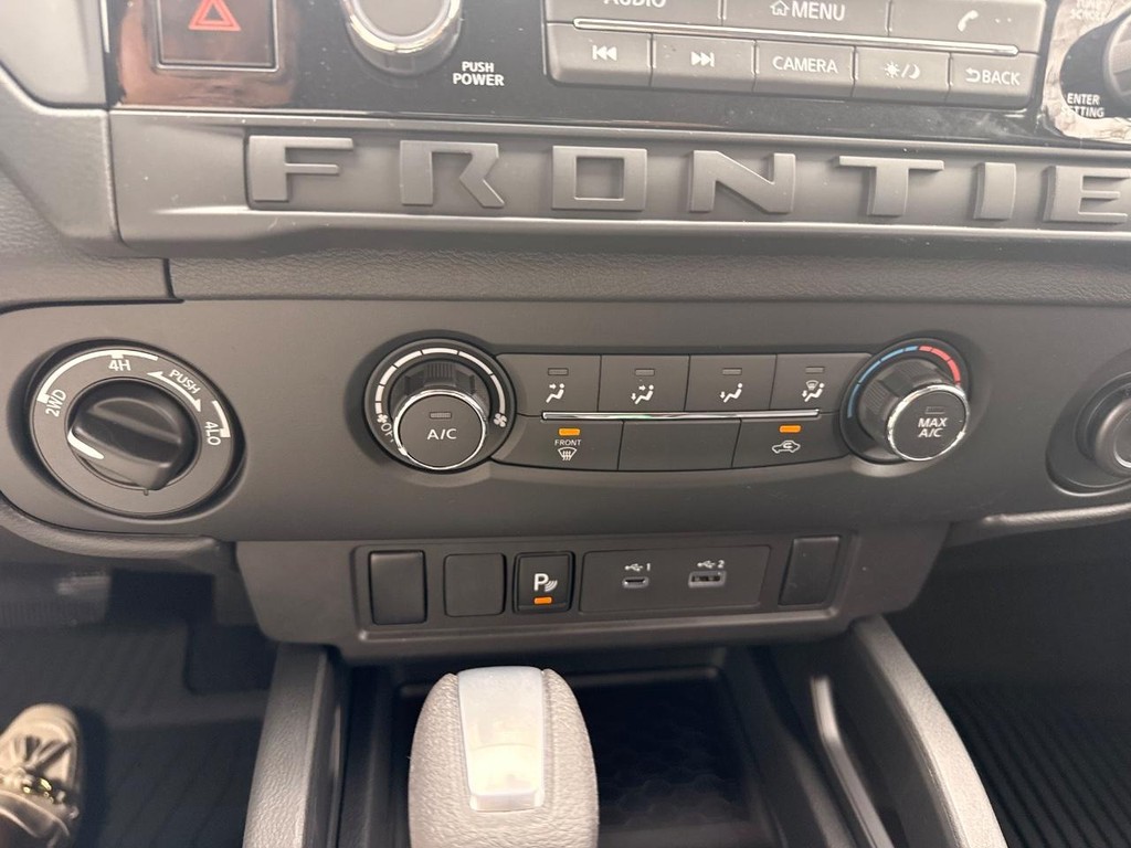 Nissan Frontier Vehicle Full-screen Gallery Image 07