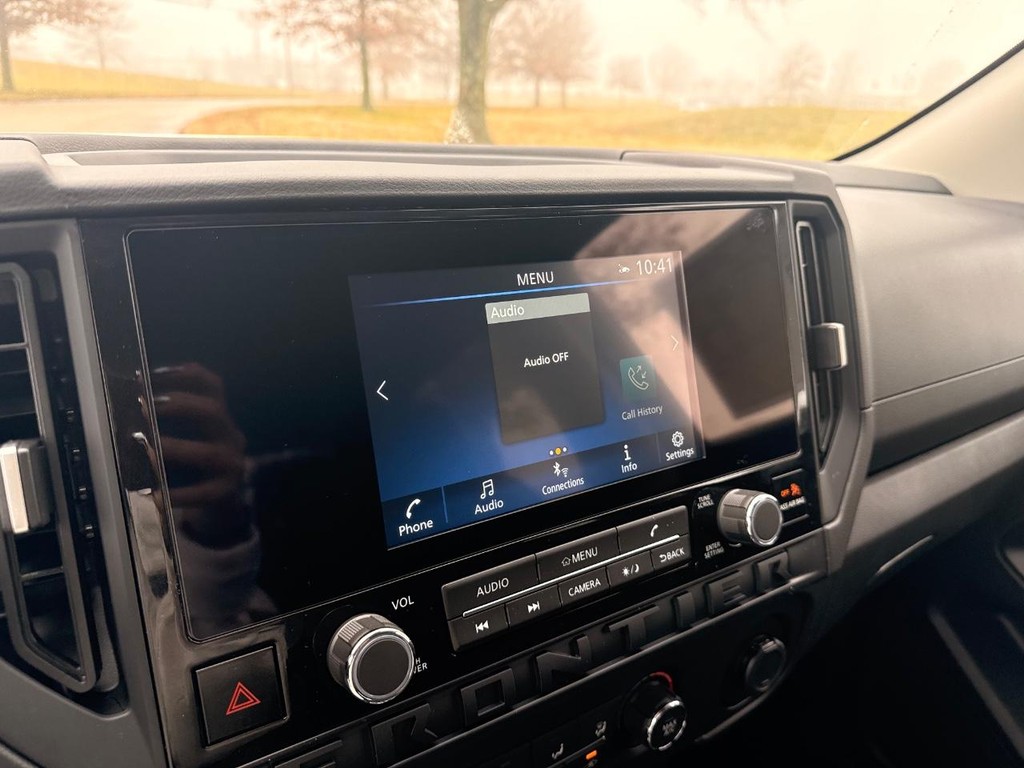 Nissan Frontier Vehicle Full-screen Gallery Image 08