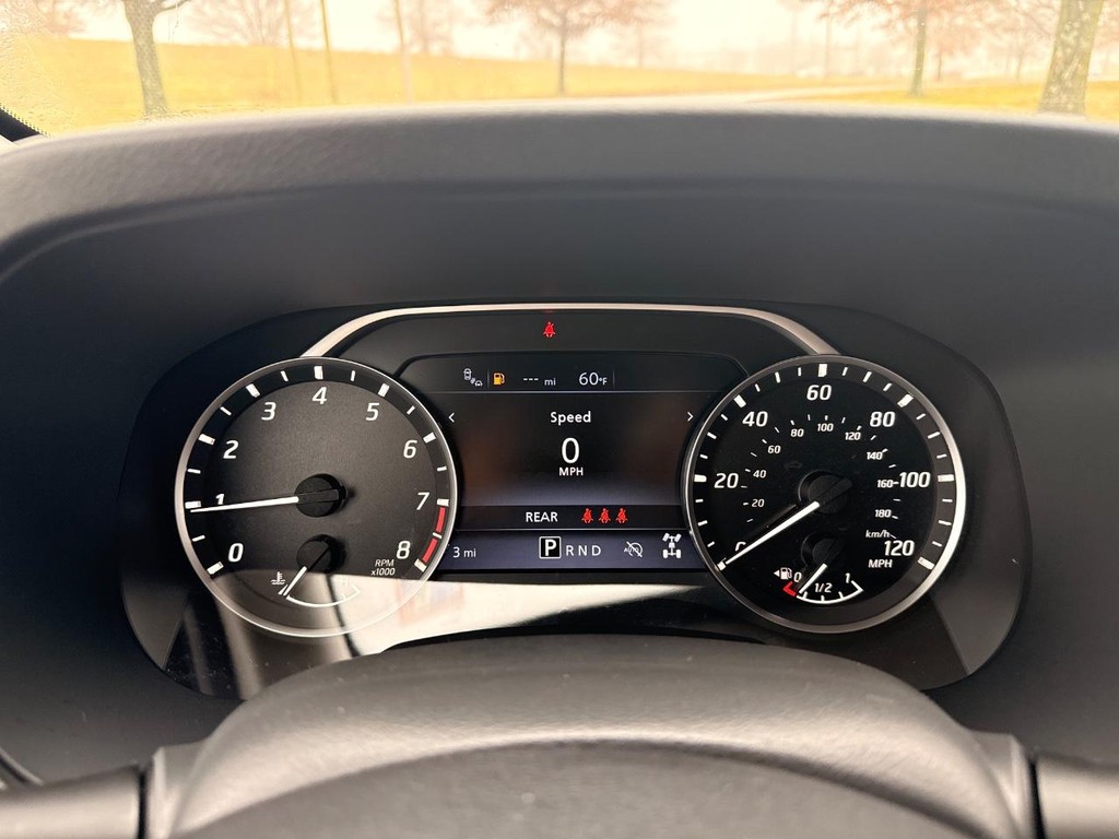 Nissan Frontier Vehicle Full-screen Gallery Image 09