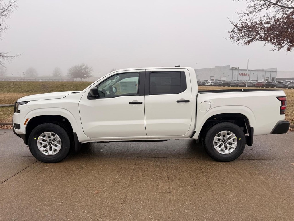 Nissan Frontier Vehicle Full-screen Gallery Image 20