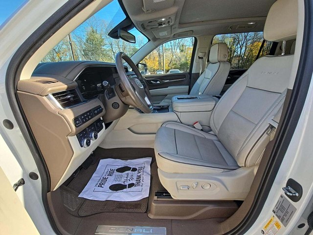 GMC Yukon XL Vehicle Full-screen Gallery Image 02