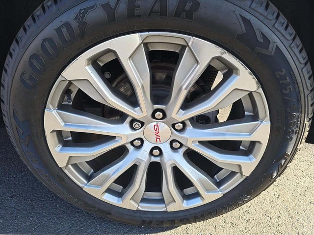 GMC Yukon XL Vehicle Full-screen Gallery Image 04