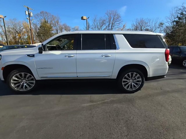 GMC Yukon XL Vehicle Full-screen Gallery Image 07