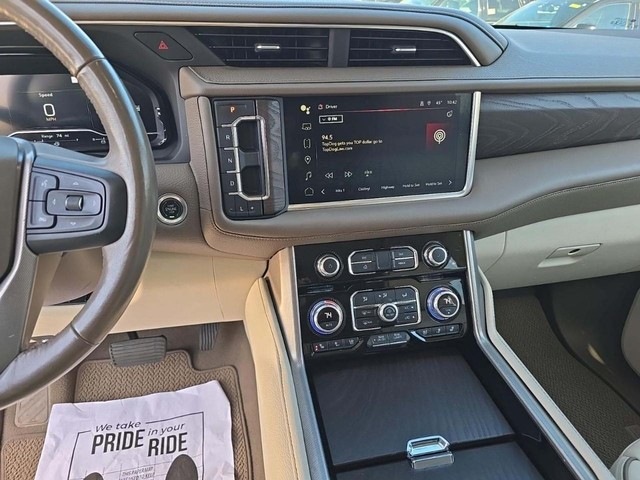 GMC Yukon XL Vehicle Full-screen Gallery Image 09