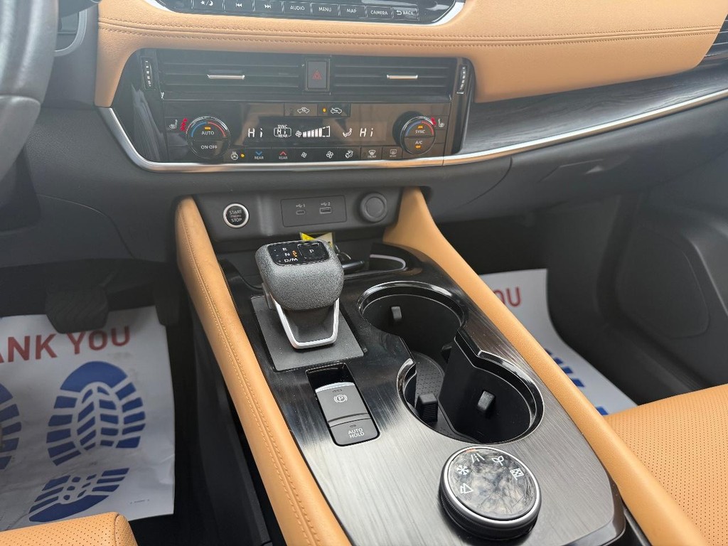 Nissan Rogue Vehicle Full-screen Gallery Image 05