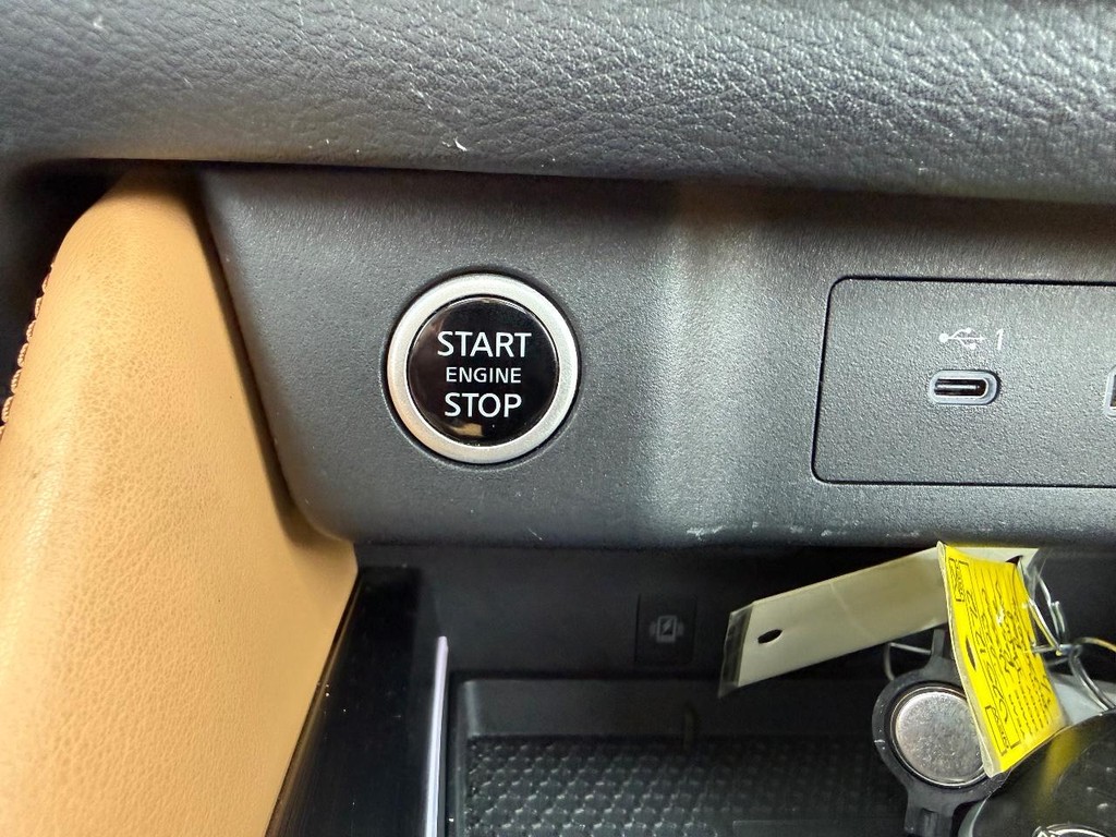 Nissan Rogue Vehicle Full-screen Gallery Image 10