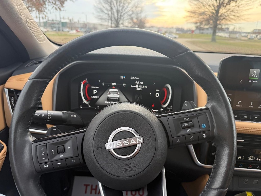 Nissan Rogue Vehicle Full-screen Gallery Image 13