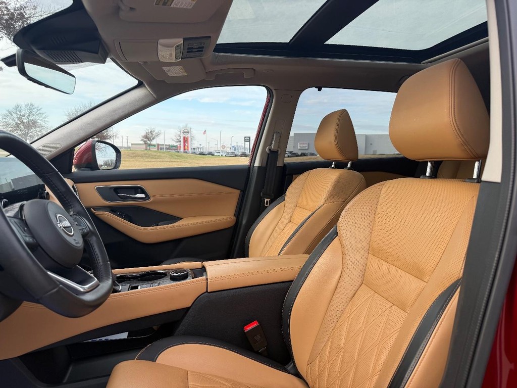 Nissan Rogue Vehicle Full-screen Gallery Image 20