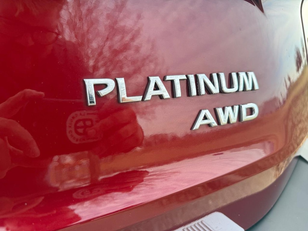 Nissan Rogue Vehicle Full-screen Gallery Image 26