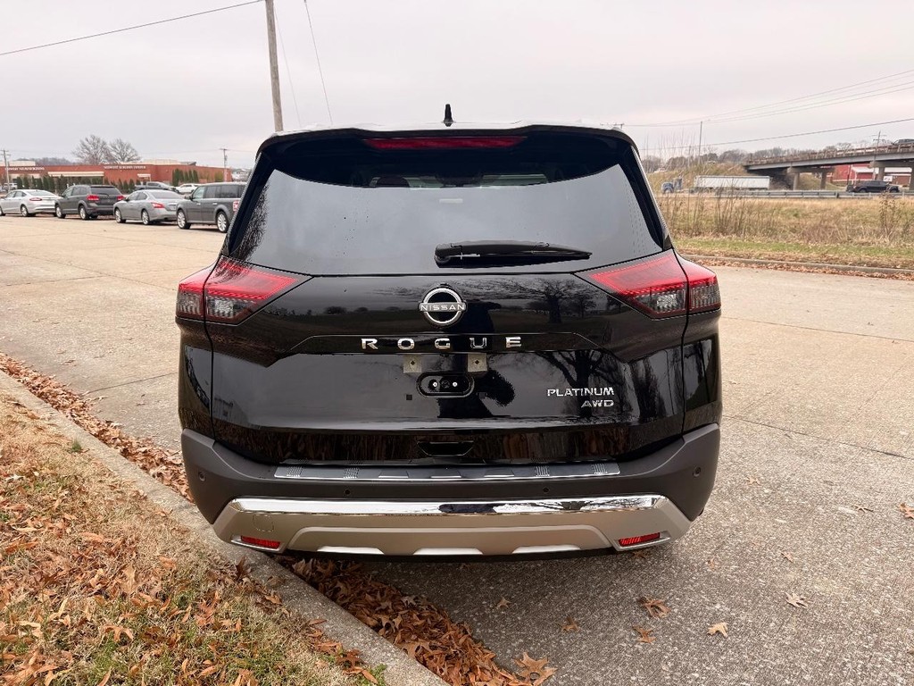 Nissan Rogue Vehicle Full-screen Gallery Image 08