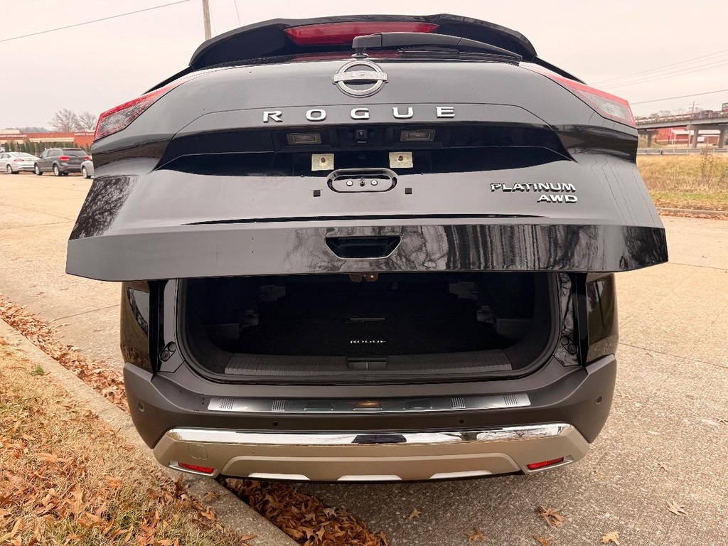 Nissan Rogue Vehicle Full-screen Gallery Image 09