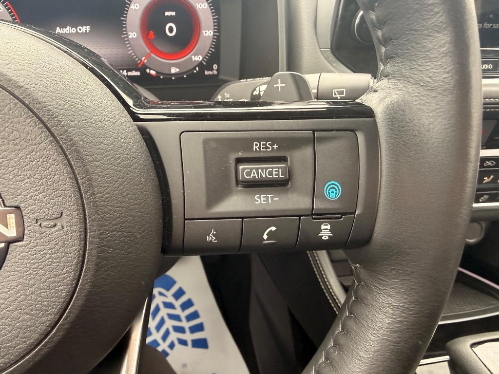 Nissan Rogue Vehicle Full-screen Gallery Image 12