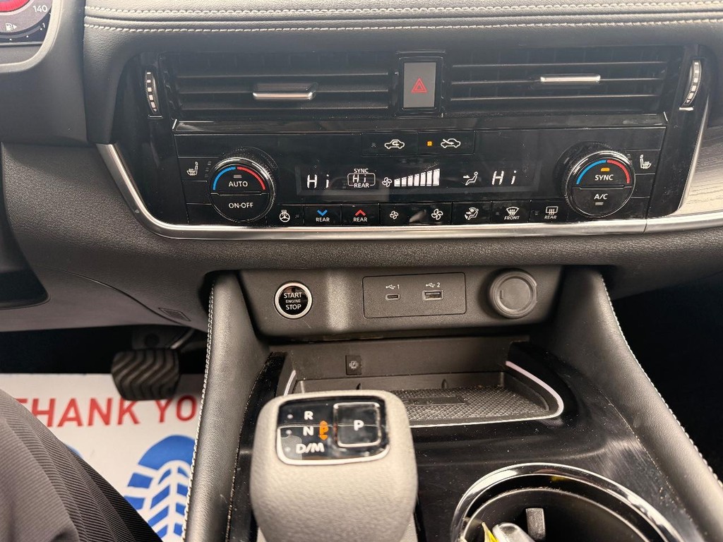 Nissan Rogue Vehicle Full-screen Gallery Image 16